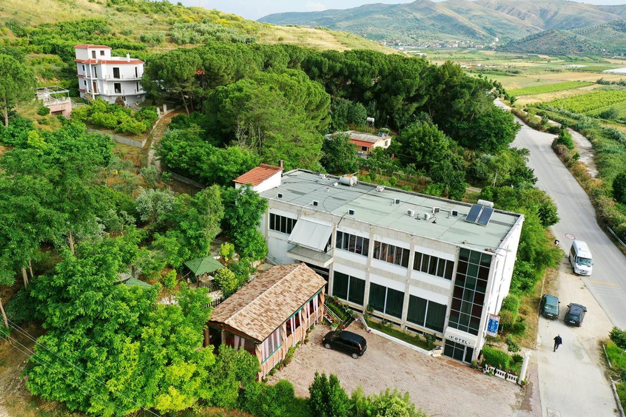 "Frogs House" Hotel & Restorant Slow Food Lushnjë Zewnętrze zdjęcie
