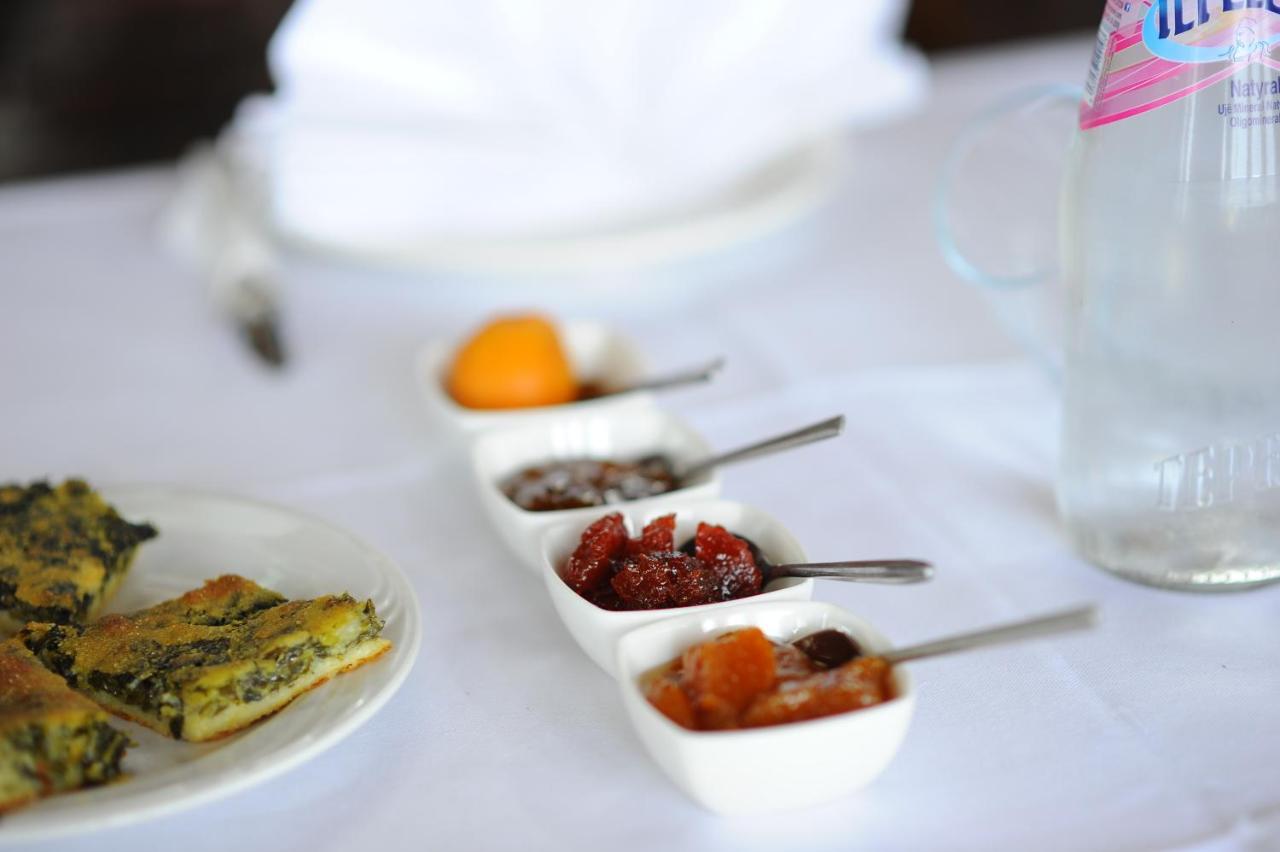 "Frogs House" Hotel & Restorant Slow Food Lushnjë Zewnętrze zdjęcie
