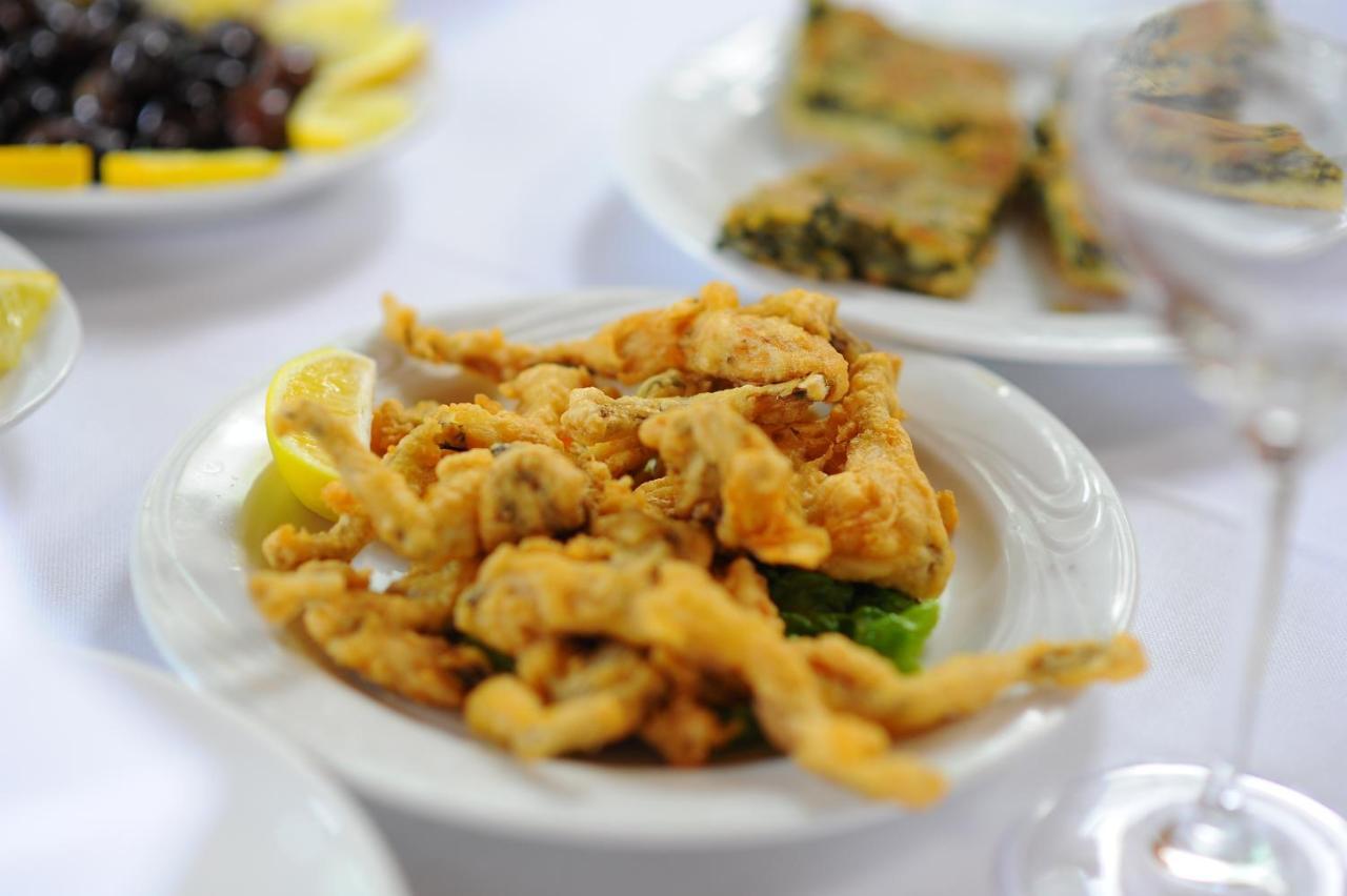 "Frogs House" Hotel & Restorant Slow Food Lushnjë Zewnętrze zdjęcie